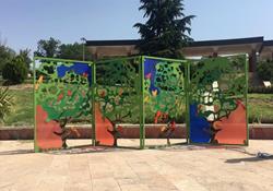 رنگ آمیزی جداره و مبلمان های شهری در شمال شرق تهران/ نصب احجام رنگارنگ و زیبا در منطقه 4 تهران